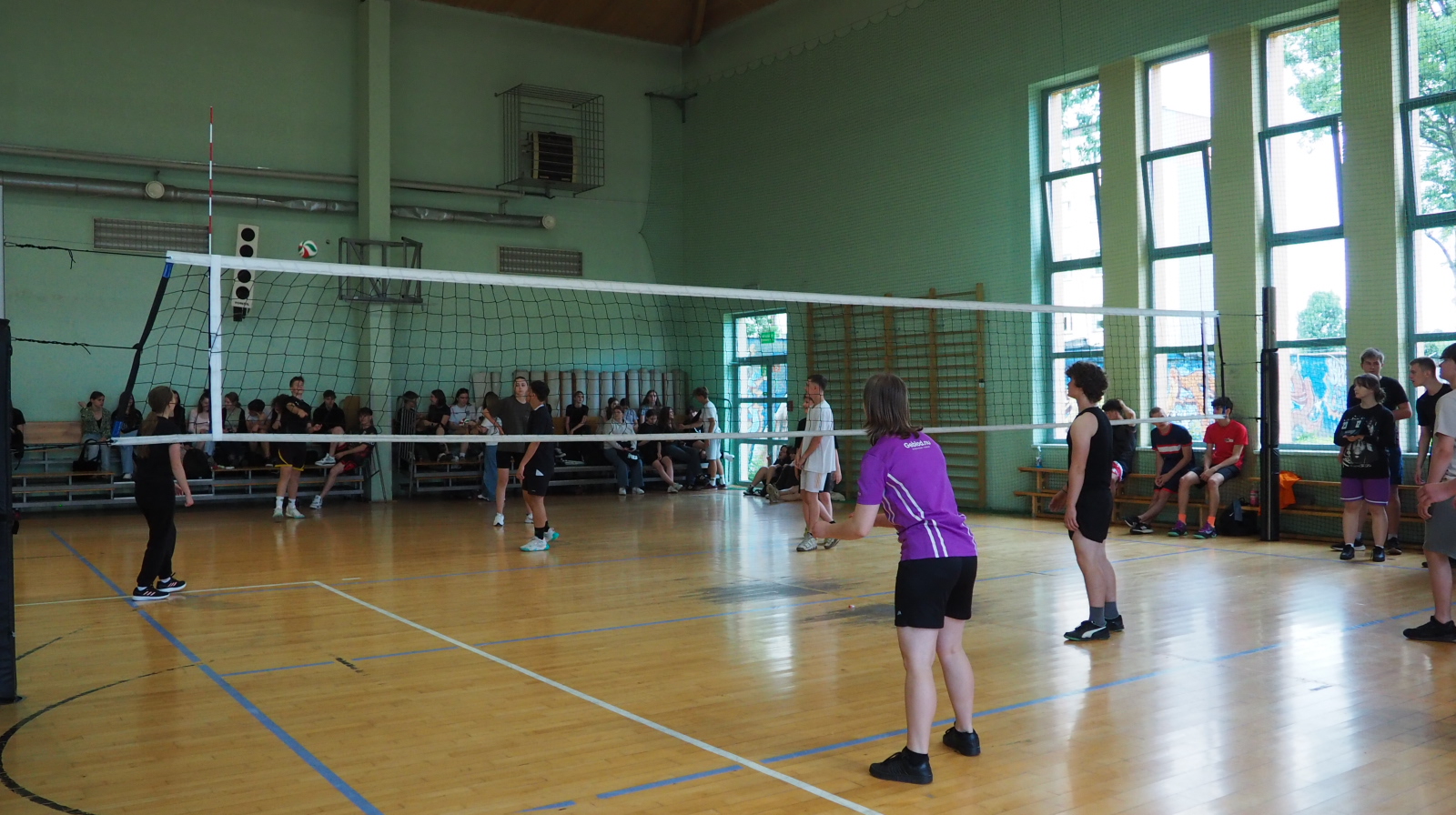 Zdjęcie Dzień Sportu 20-06-2024 (22)deeaf0ed-e51e-4725-8967-e4eabba50d59.jpg w galerii Turniej Piłki Siatkowej w ramach Dnia Sportu Szkolnego II LO